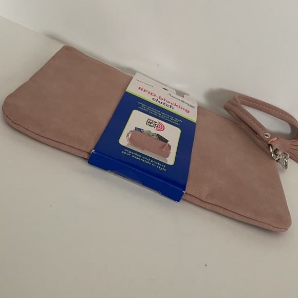 Conair Travel Smart Pink RFID Blocking Clutch - Picture 8 of 9